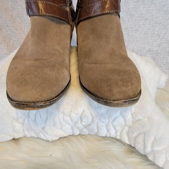 WHITE Mountain Tan Suede Brown Ankle Strap‎ Heeled Booties Sz. 8.5 Yonder - Picture 4 of 16